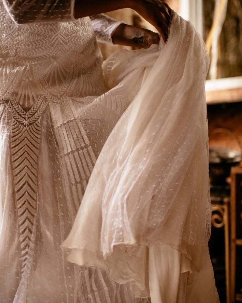 Vestido De Noiva Fluido | Emannuelle Junqueira